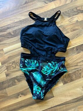 Women’s  XL one piece, black blue bathing suit, vacation resort beach summer fun